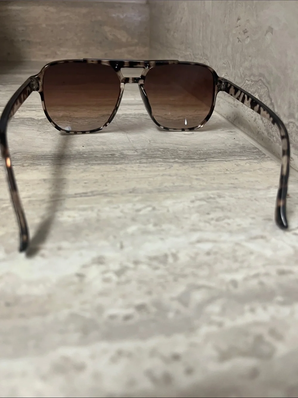 Tortoiseshell Aviator Sunglasses with Brown Gradient Lenses